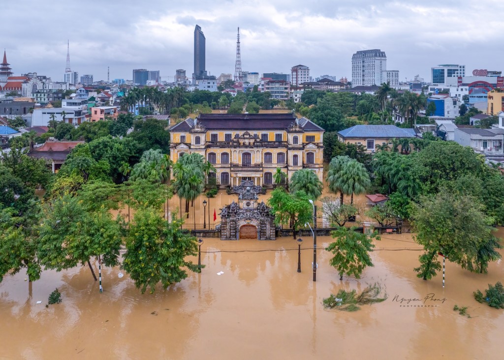 lu lut tai hue_hue ngap lut_mua lu tai hue_o che năng_o che mau_o lech tam_o du che mua nang tai hue24.jpg